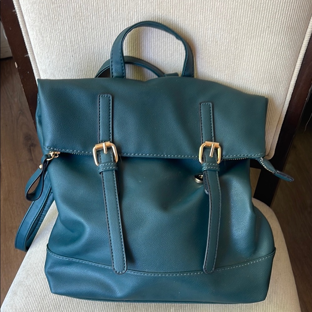 Dark green purse, backpack like brand new